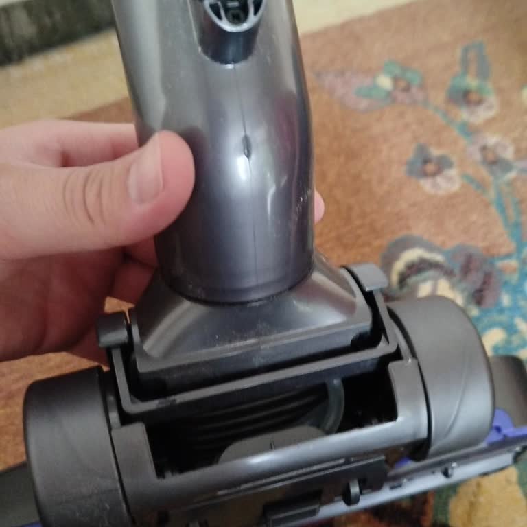 Dyson Süpürge Başlığı İlk Kullanımda Kırıldı, Garanti Değişimi Bekliyor
