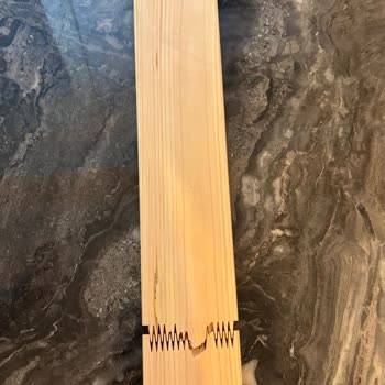 IKEA Hemnes Divanı Ahşap İskeleti Kısa Sürede Kırıldı