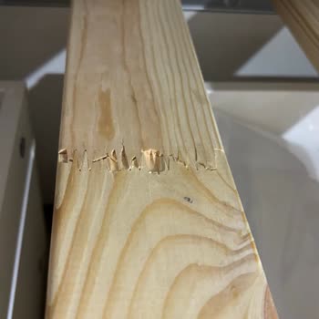 IKEA Hemnes Divanı Ahşap İskeleti Kısa Sürede Kırıldı