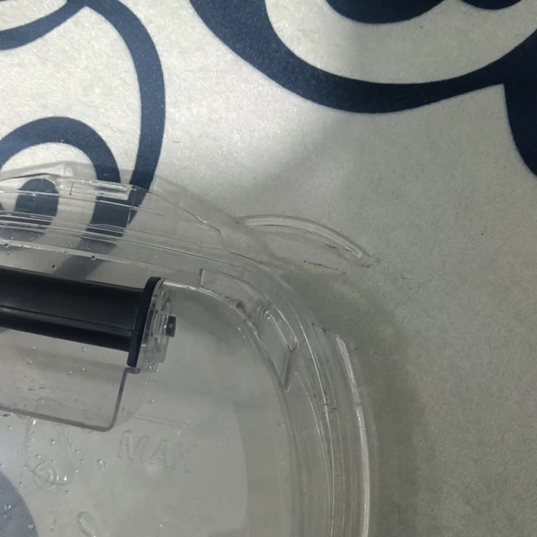 Kurutma Makinesinin Su Haznesi Kırıldı Ve Garanti Kapsamında Ücretsiz Değişim Talep Ediyorum