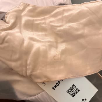 Hijyen Skandalı: Saten Pijama Üzerindeki Cinsel Sızıntı Ve Mağaza Tepkisizliği