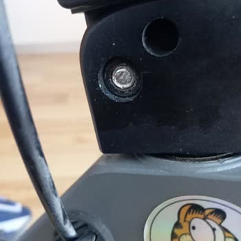 Gidondaki Kırılan Vida Nedeniyle Scooter Kullanılamaz Duruma Geldi