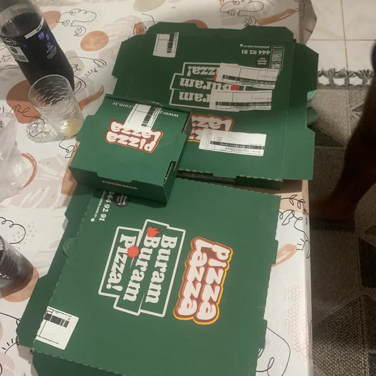 Yanlış Boyuttaki Pizza Teslimatı Ve Sorumluluk Almayan Platform