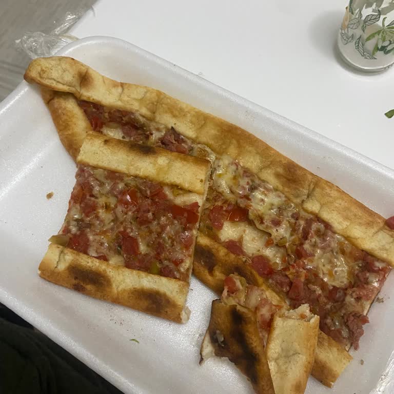 Kuşbaşılı Pide Neredeyse Sadece Domates, Kaşarlı Pide Malzeme Yetersizliği Ve Lahmacun Soğan Tadında