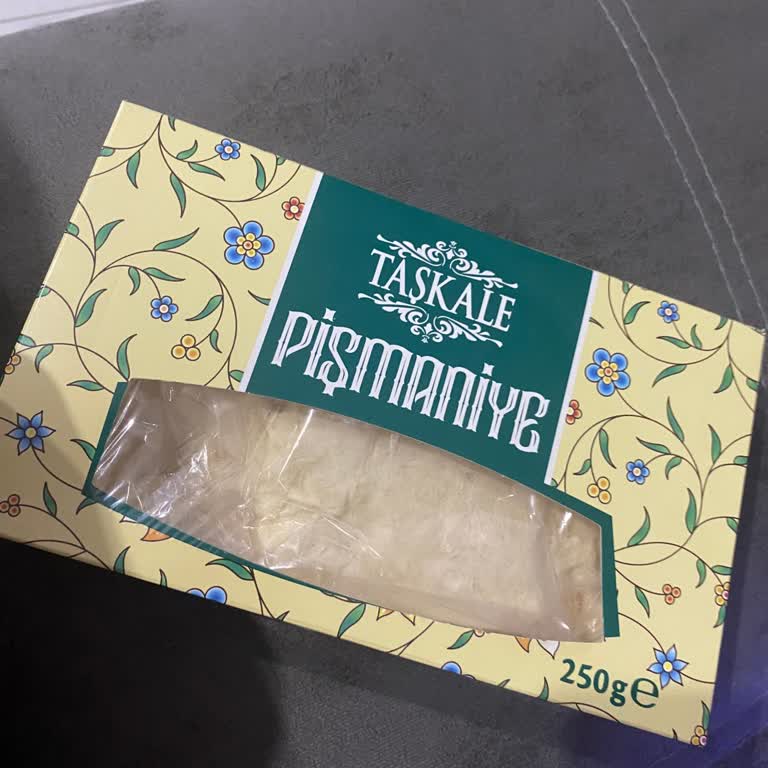 Kuşadası Şok Market’te Süresi Geçmiş Pişmaniye Satışı