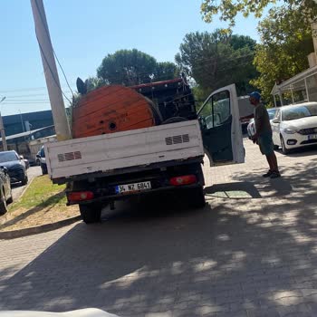 Türk Telekom Aracının Yolu Kapatması Ve Sürücünün Saygısız Tutumu