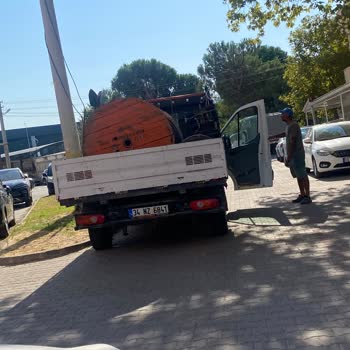Türk Telekom Aracının Yolu Kapatması Ve Sürücünün Saygısız Tutumu