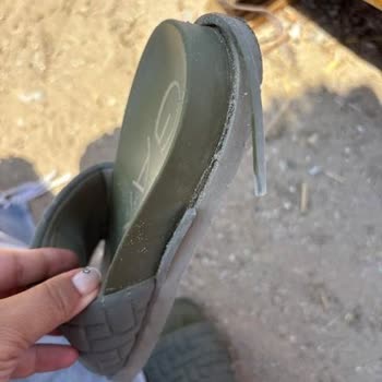 Plaj Terliğinde Lastik Kopması, Taban Aşınması Ve Koku Problemi: Çözüm Yok