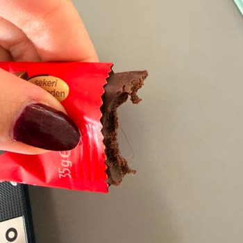 Fellas Choco Bar Ürününde Kıl Çıktı: Hijyen Ve Güven Sorunu