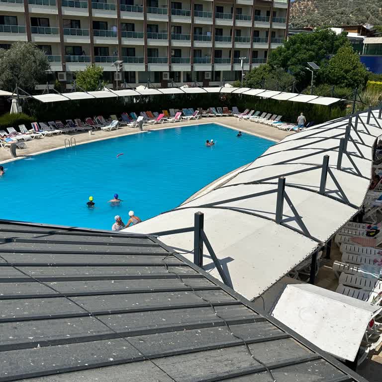 Havlu İle Şezlong Yer Tutma Sorunu Misafirleri Mağdur Ediyor