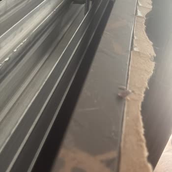 Kargılı Mobilya Dolabı Kısa Sürede Parçalandı, 7.500 TL Tamir Ücreti Talep Edildi