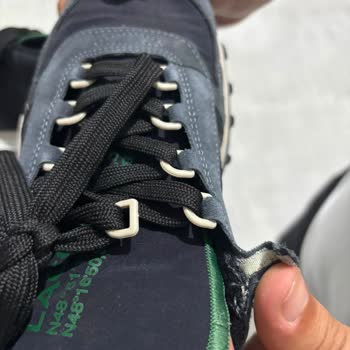 Lacoste Sneaker Bağcık Bölgesinde Kısa Sürede Yırtılma ve Kalite Sorunu