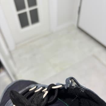 Lacoste Sneaker Bağcık Bölgesinde Kısa Sürede Yırtılma ve Kalite Sorunu