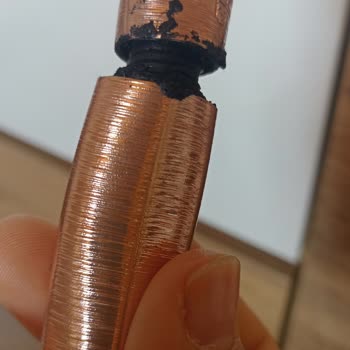 Maskara Kapağı Sızdırıyor, Hijyen Riski Oluşturuyor