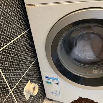 Bosch Çamaşır Makinesinde Küflenme Ve Boya Soyulması İçin Ücretsiz Panel Değişimi Talebi