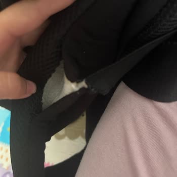Kanguru Bebek Taşıyıcısının Yırtılması Ve Çocuk Güvenliği Tehlikesi