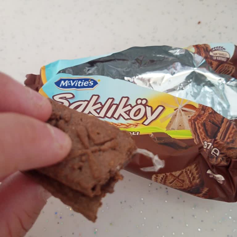 McVitie's Saklıköy Kakaolu Bisküvi İçinde Plastik Poşet Parçası Bulundu