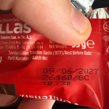 Fellas Çikolatalarında Belirlenemeyen Beyaz Parça Tüketici Sağlığını Tehdit Ediyor