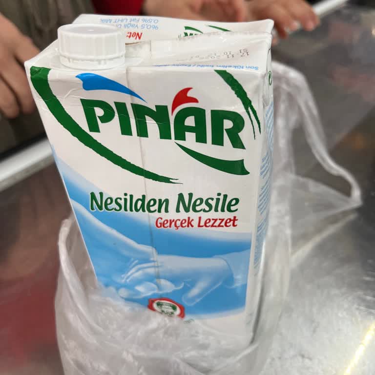 BİM Şubesinde Bozuk Süt Çocuk Sağlığını Riske Attı