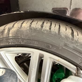 Milestone Carmile Sport Lastiğinde Güvenliği Tehdit Eden Çatlak Ve Ücretsiz Değişim Talebi