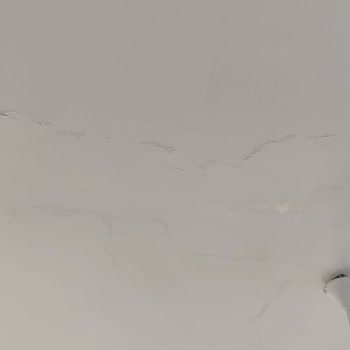 TOKİ Körfez 3. Etap Dairenin Su Sızdıran Tavanı Ve Su Alan Zemini Tamir Edilmedi