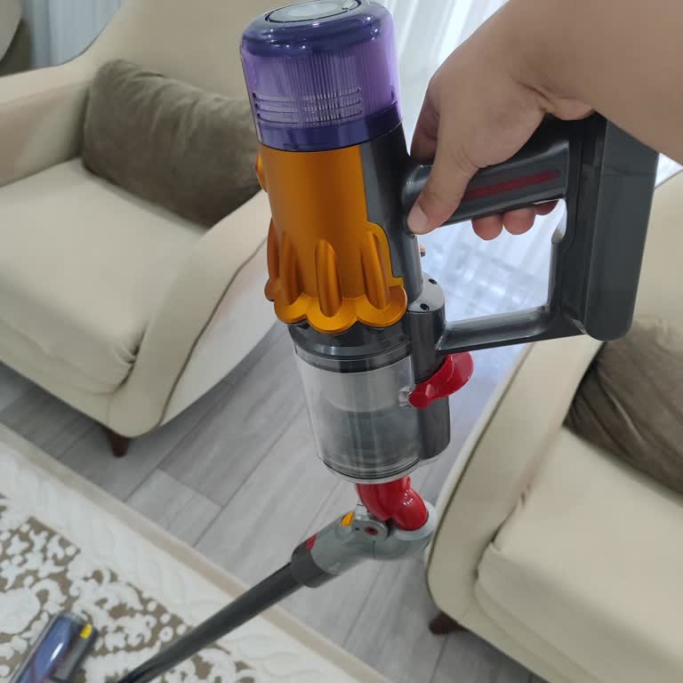 Dyson V12 Koltuk Altı Aparatının Garanti Kapsamı Dışında Ücretli Değişim İddiası