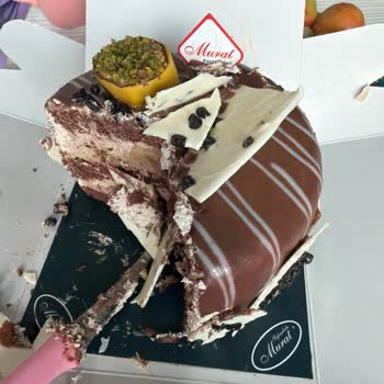 Murat Pastaneleri’nden Gelen İki Defa Bozuk Pasta Ve Hijyen Endişesi