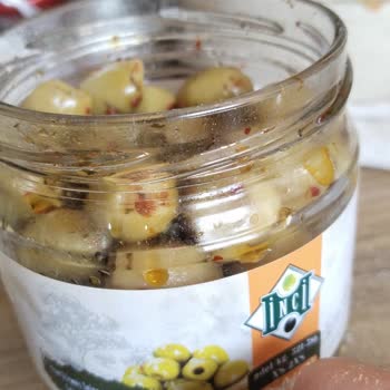 BİM'den Alınan İnci Çekirdeksiz Zeytin İçinde Çekirdek Çıktı, Diş Kırma Riski