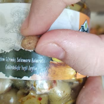 BİM'den Alınan İnci Çekirdeksiz Zeytin İçinde Çekirdek Çıktı, Diş Kırma Riski