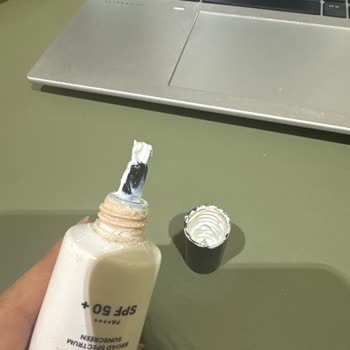 Kısa Sürede Kırılan Güneş Kremi Ve Ruj Ürünleri İçin Değişim Ve İade Talebi