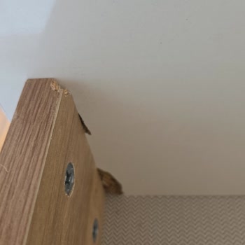 TV Ünitesi Montajda Kırıldı, Değişim İçin Yanıt Alınamadı