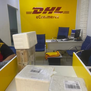 DHL Kargo Eskişehir 2 Eylül Şubesinde Bal Kavanozları Kırıldı Ve Çalışan Tavrı İlgisiz