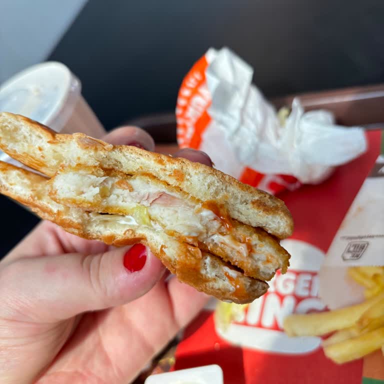 Burger King'de Tavuklu Sandviçte İştah Kaçırıcı Görünüm Ve Hijyen Sorunu
