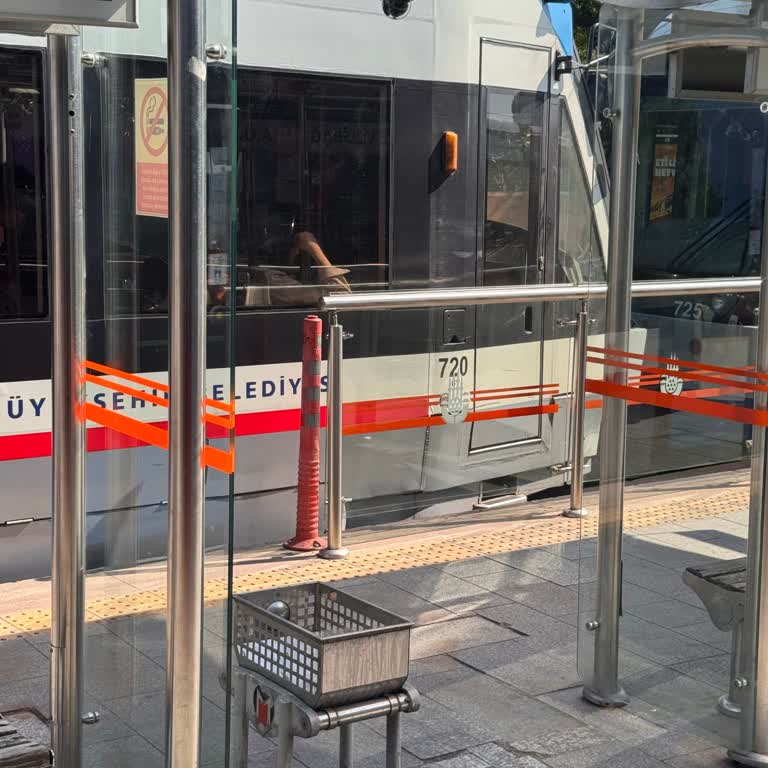 T1 Tramvayında Klima Çalışmıyor, Sıcak Ve Havasız Yolculuk!