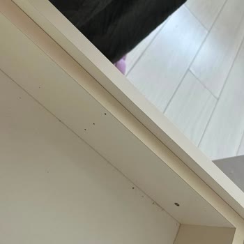 Özel Ölçülü Gardıropta Boya Atması Ve Yetkili Personelin Kaba Tutumu