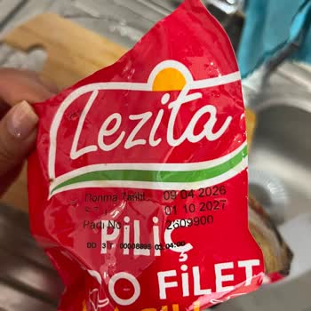 Lezita Piliç Filet’te Koyu Parçalar Hijyen Ve Güvenlik Endişesi Yaratıyor