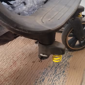 Garanti Kapsamındaki Bebek Arabası Teker Kırıldı, Firma İletişim Vermiyor