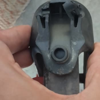 Garanti Kapsamındaki Bebek Arabası Teker Kırıldı, Firma İletişim Vermiyor