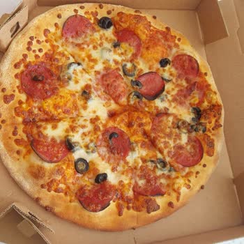 1 Saat Gecikmeli Yanmış Pizza Ve Eksik Tavuk İçin Cevapsız Şikayet