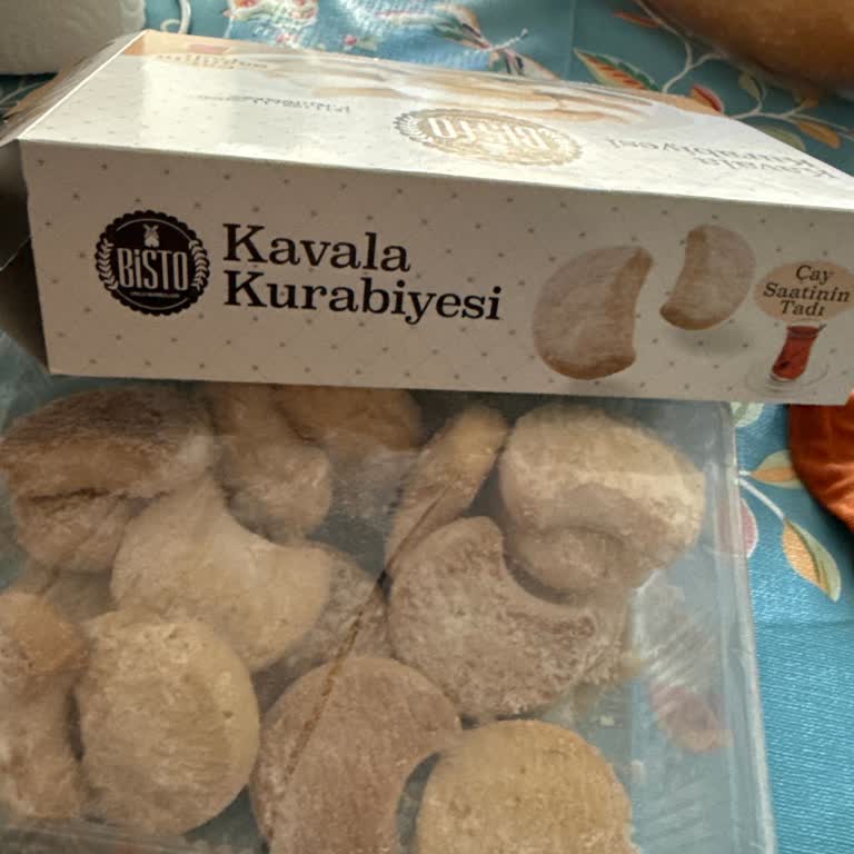 Şok Marketler Bisto Kavala Kurabiyesinde Etiketsiz Acı Badem İçeriği