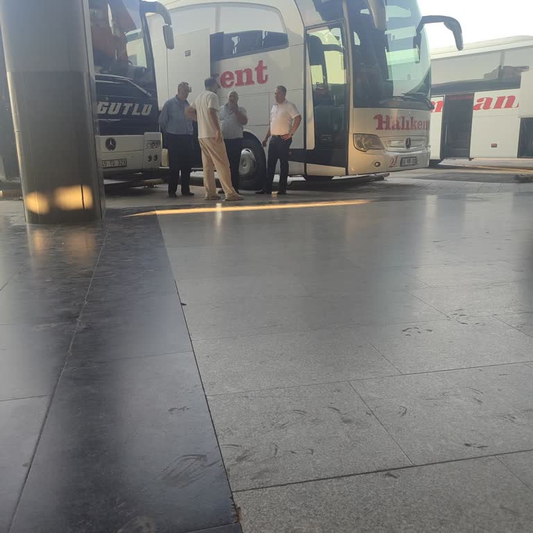 Halıkent Personelinin Valiz Atması Ve Tehditkar Üslubu
