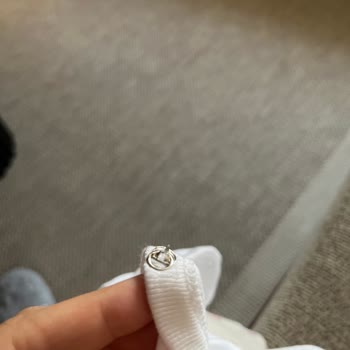 Kesici Metal Parça Bebek Giysisinde Üretim Hatası