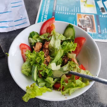 250 TL Tavuklu Salata İçeriği Yetersiz Ve Fiyatı Aşırı