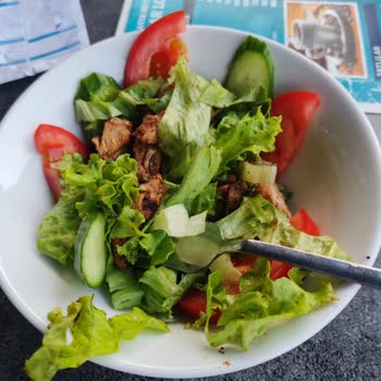 250 TL Tavuklu Salata İçeriği Yetersiz Ve Fiyatı Aşırı