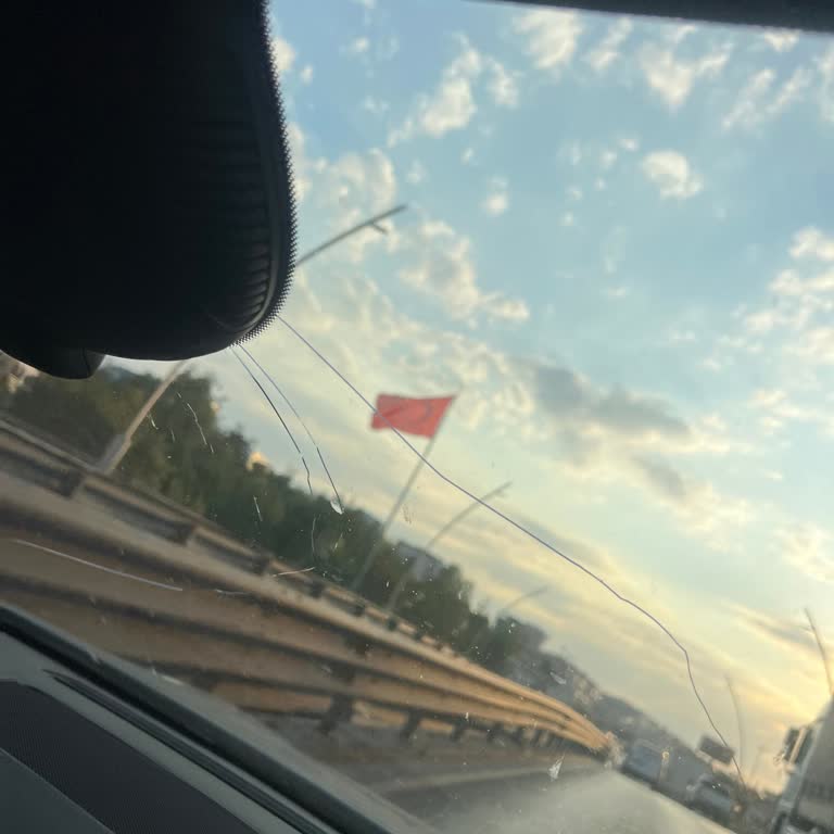 İki Aylık Gecikme Ve Saygısız Tutum Nedeniyle Ön Cam Değişimi