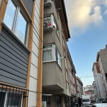 Akçe Sokakta Fiber Optik Kabloların Yer Altına Alınması Ve Dağıtım Kutusunun Düzenlenmesi Talebi