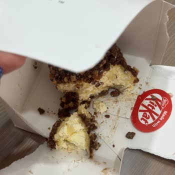 Starbucks Kitkat Rulo Pastasında Kıl Bulunması Hijyen İhlali Ve Müşteri Memnuniyetsizliği