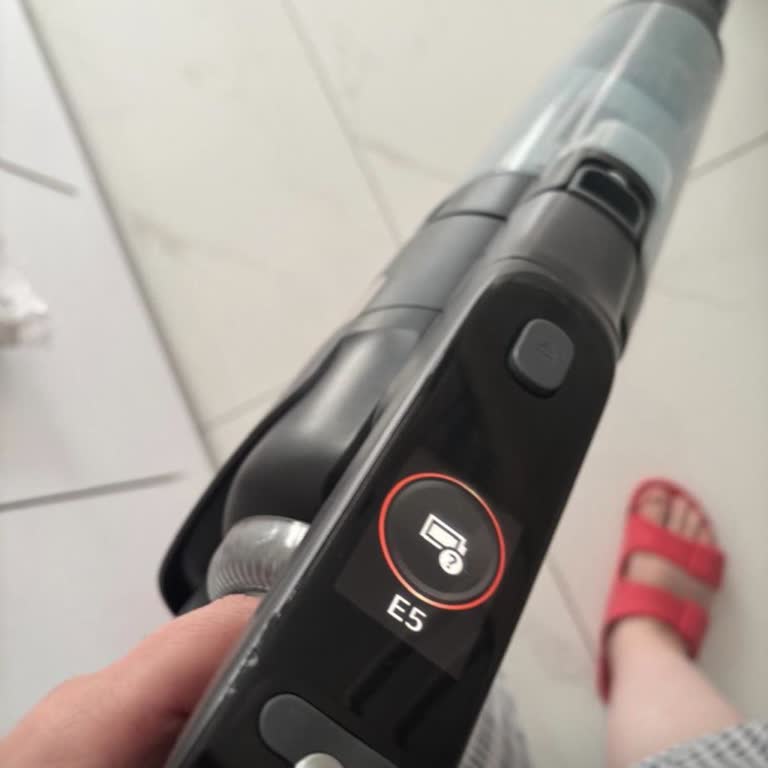 E5 Hata Kodu Ve Batarya Sorunu: Philips Süpürge İçin Değişim Talebi