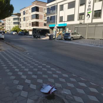 Manisa Akhisar A101 Mağazası Çöp Bırakma Ve Hijyen İhmali