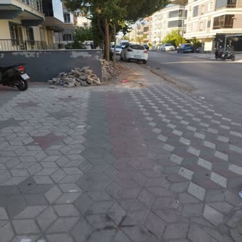 Manisa Akhisar A101 Mağazası Çöp Bırakma Ve Hijyen İhmali